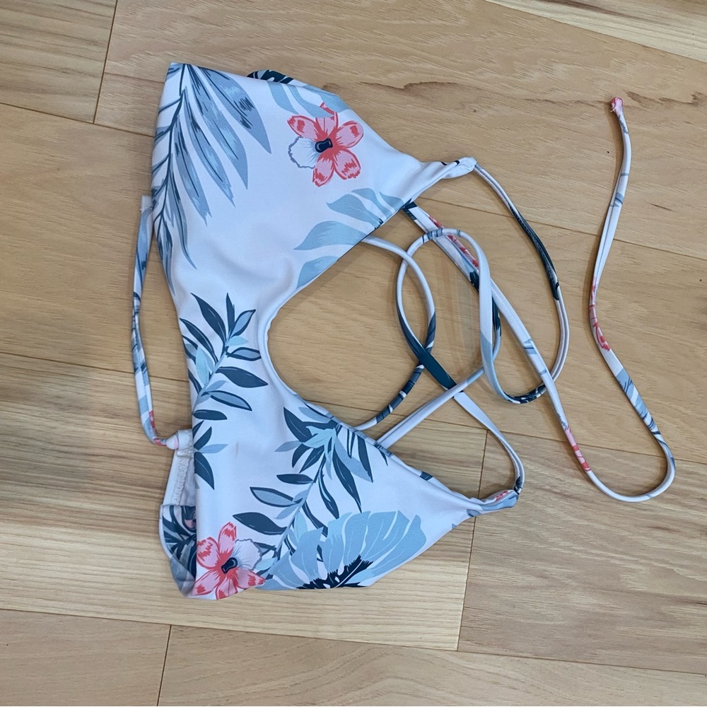 White and blue tropical floral Sz XS bikini top #beachyvibes